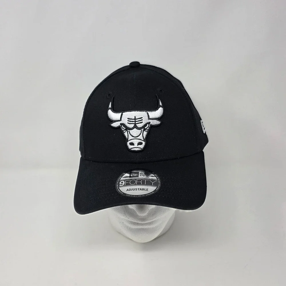 New Era Chicago Bulls Nba 9Forty Snapback Hat Cap Black/White‎ Embroidered Logo